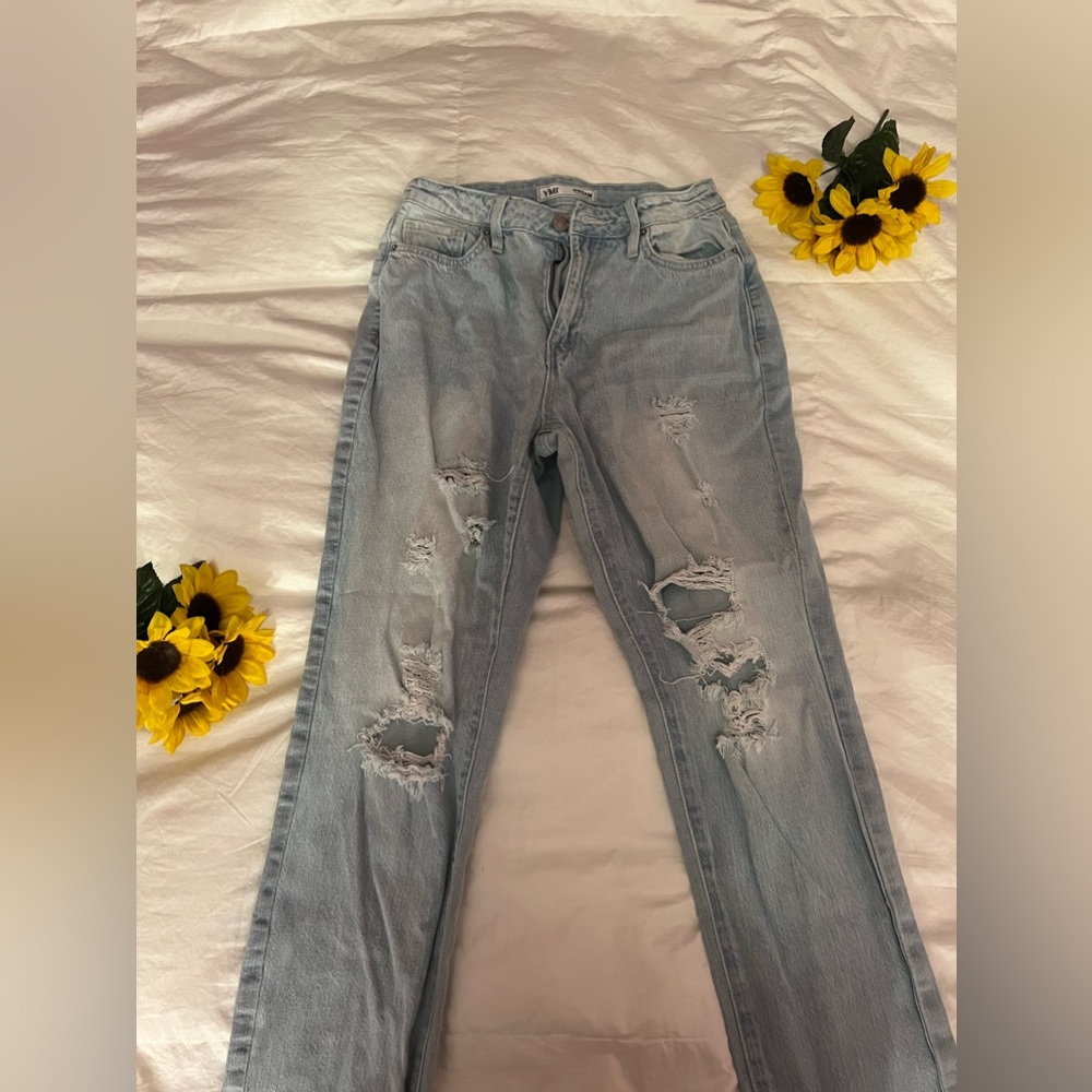 Light Wash Ripped Jeans